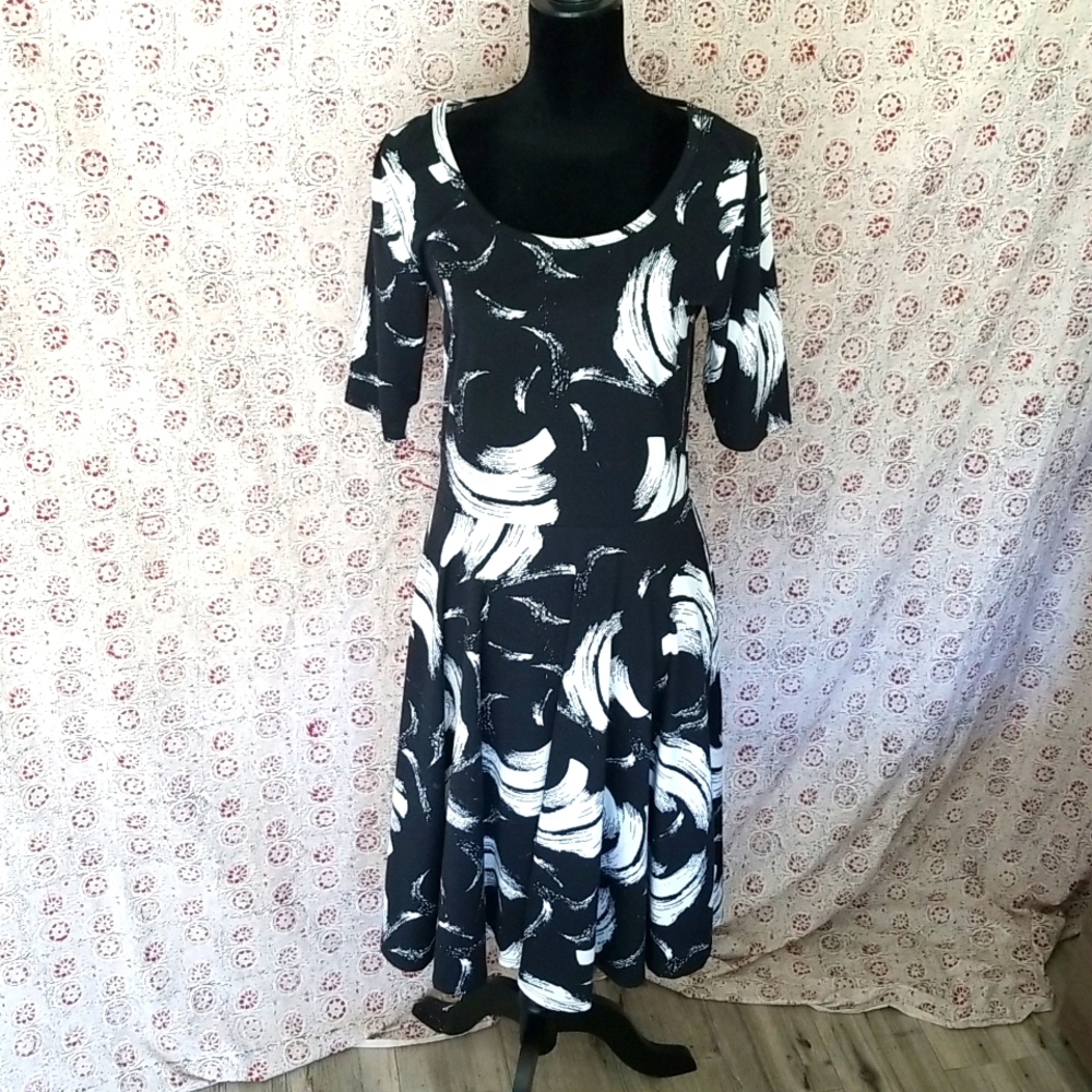 NWOT Lularoe Nicole fit and flare abstract black and white dress - Size XL